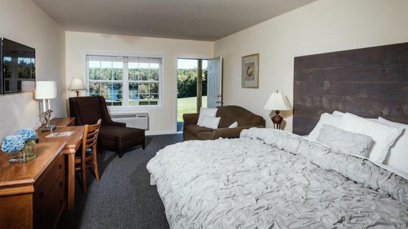 Crescent Lake Inn And Suites Wolfeboro Eksteriør bilde